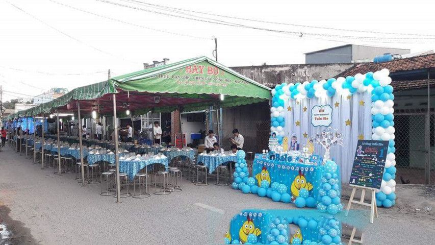 trang trí bàn gallery chủ đề con gà 3