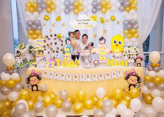 trang trí bàn gallery chủ đề con gà 2