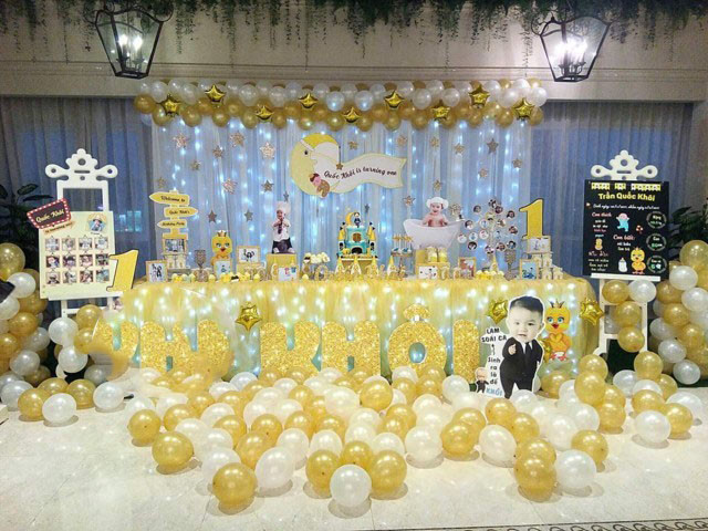 trang trí bàn gallery chủ đề con gà 6