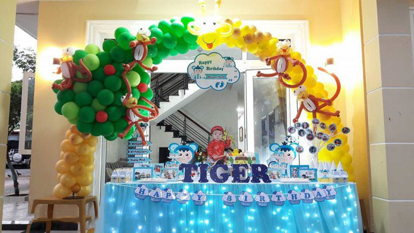 trang trí bàn gallery chủ đề con khỉ 9