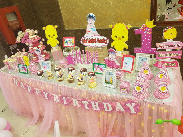 trang trí bàn gallery chủ đề con gà 12