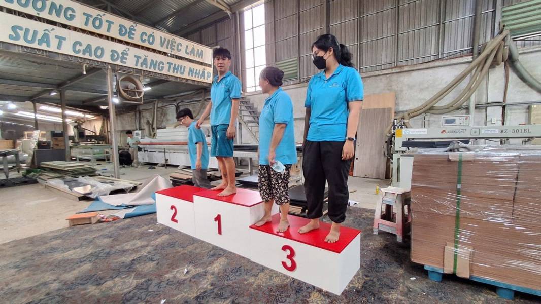 giá cho thuê bục nhận giải tại quận 1-1 giá cho thuê bục nhận giải tại quận 1-1