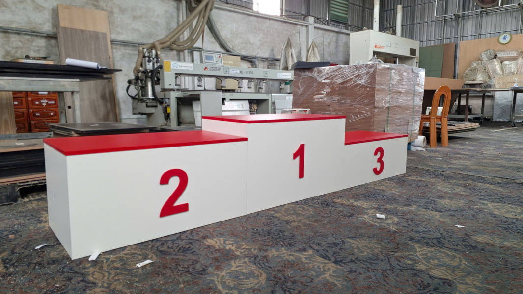 giá cho thuê bục nhận giải tại quận 1-2 giá cho thuê bục nhận giải tại quận 1-2