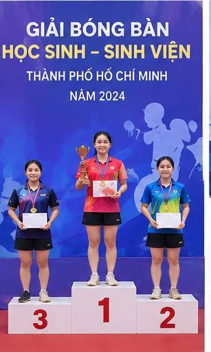 giá thuê bục nhận giải-4 giá thuê bục nhận giải-4