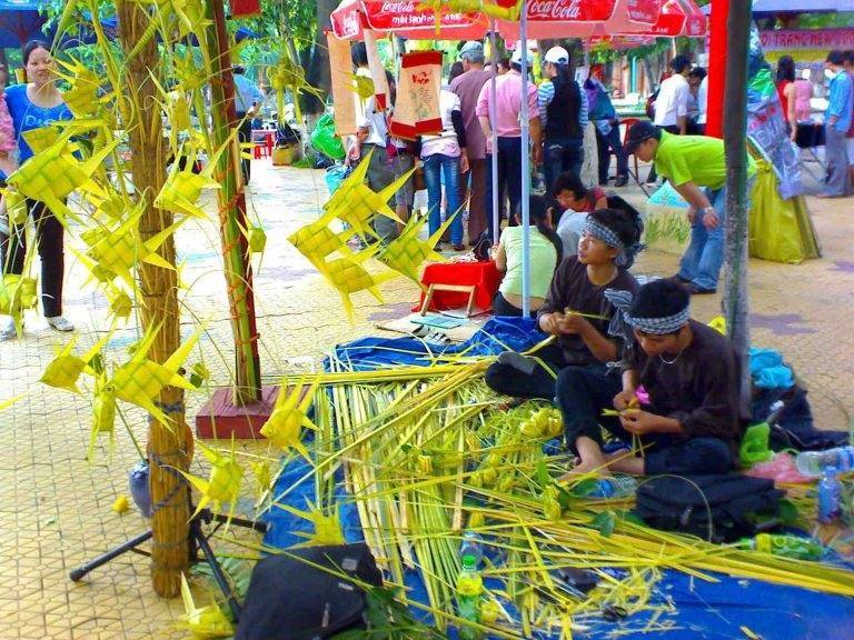 thuê nghệ nhân xếp lá dừa tại quận 4-4 thuê nghệ nhân xếp lá dừa tại quận 4-4