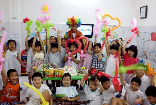 Giá Thuê Chú Hề Vặn Bóng Tại Quận 11