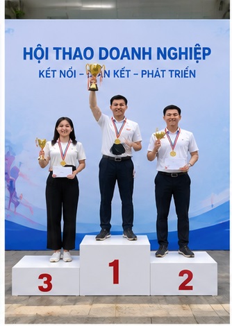 THUÊ BỤC TRAO GIẢI NHẤT NHÌ BA TẠI TP HCM